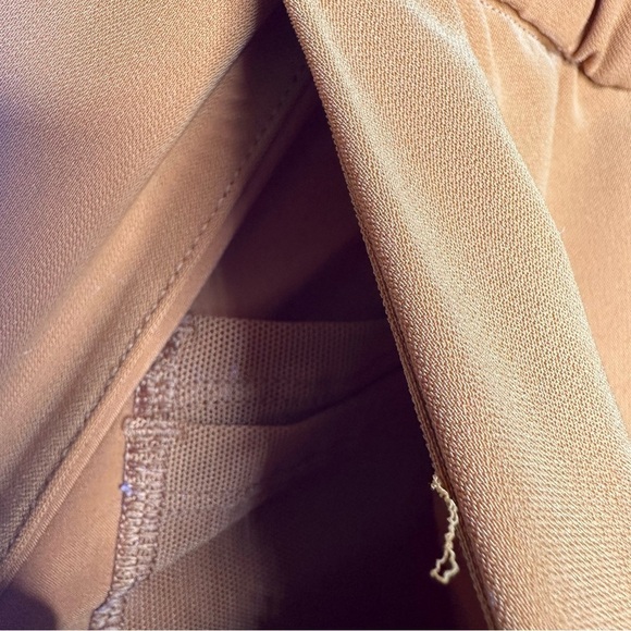 Lululemon On the Fly 7/8 Pant *Woven in Fools Gold Size 2 - Picture 6 of 12